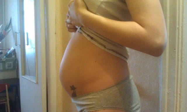 Тянет низ живота 16 недель беременности. 14-15 Недель беременности. Рвота на 14 неделе беременности.