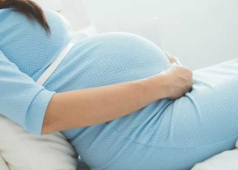 У беременной сильно болит. У беременной болит живот. У беременной болит животик. Беременность болит живот. Боли в животе у беременных.