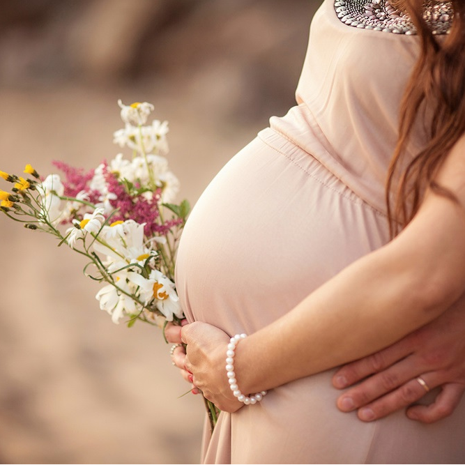 Что нужно будущей маме. Фотосессия беременных. Фотосессия беременной. Фотосессии с беременными. Фотосессия беременной на природе.