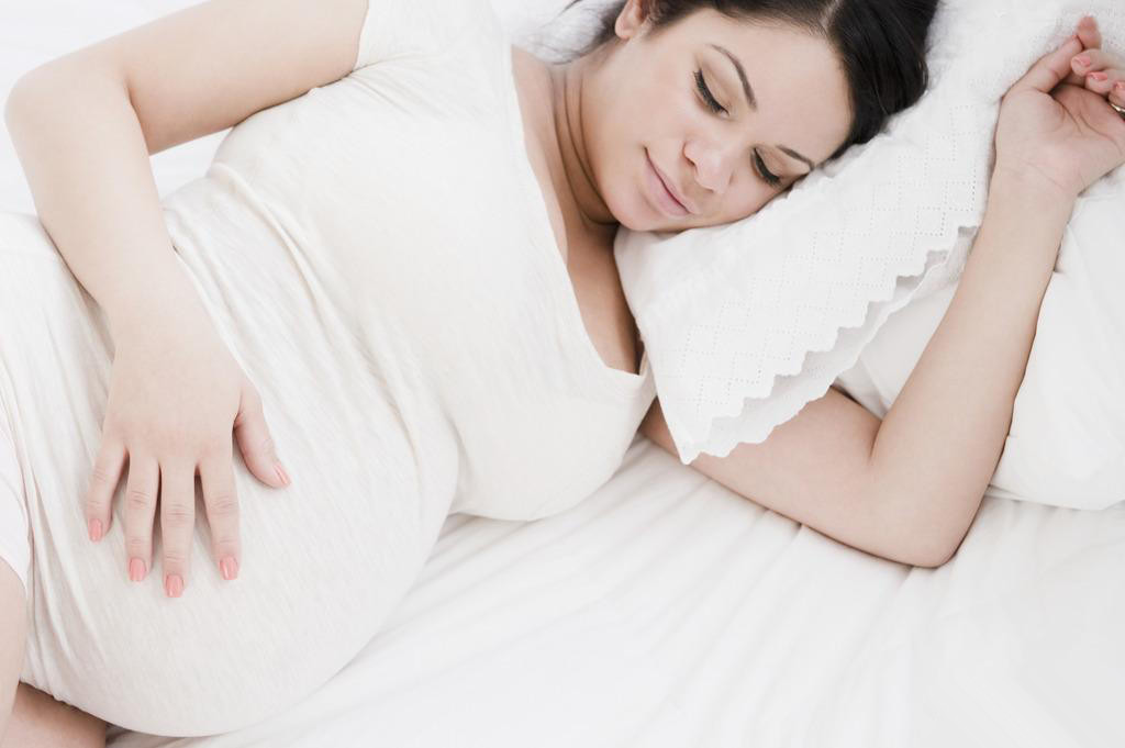 Болят бока при беременности во втором. Сон беременный на левом боку. Сон на боку при беременности малыш. Беременность спать.