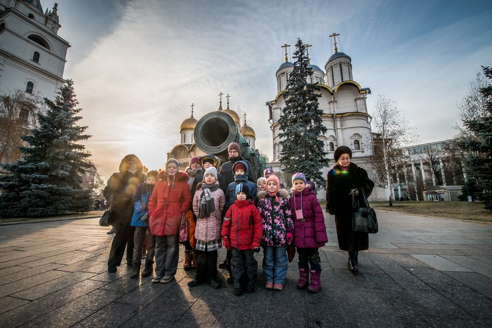 Экскурсия в кремль. Дети на экскурсии в Кремле. Экскурсия в Кремль Москва. Экскурсия по Кремлю для детей.