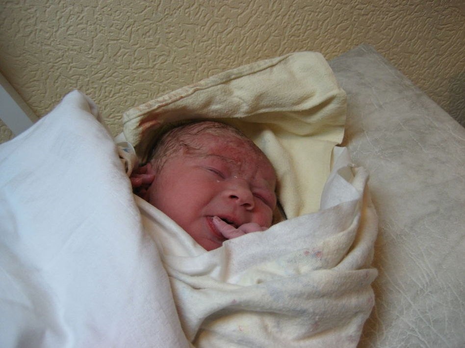 Человек родившийся 8 января. Новорожденный ребенок. Малыши Новорожденные. Новорожденный младенец.