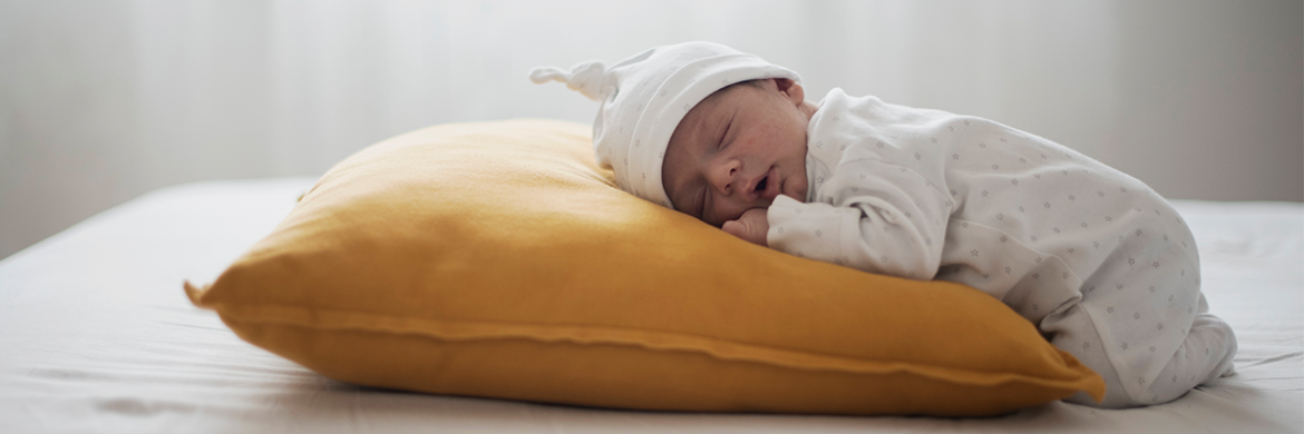 Со скольки спать на подушке ребенку. Подушка для детей. Подушка для ребенка новорожденного.