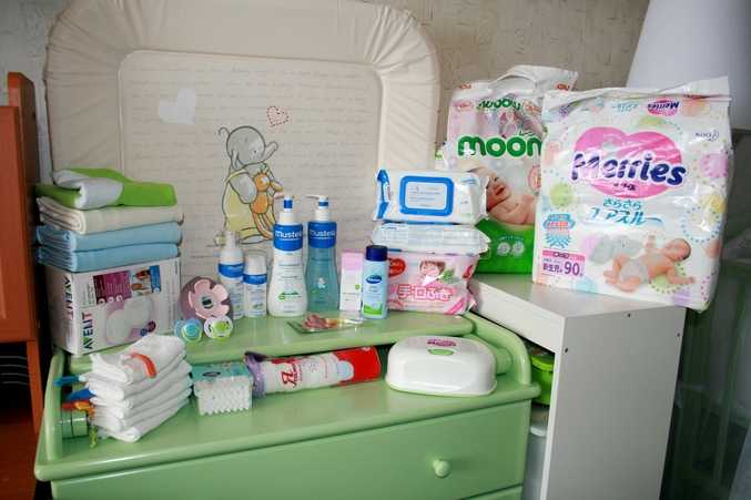 Что нужно малышу после. Вещи для новорожденного. Нужные вещи для новорожденного. Необходимые вещи для новорожденных. Вещи для малышей новорожденных.