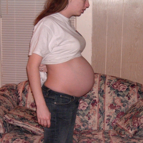 Маловодье 38 неделя. Живот на 38 неделе беременности фото. Окаменел живот на 38 неделе.