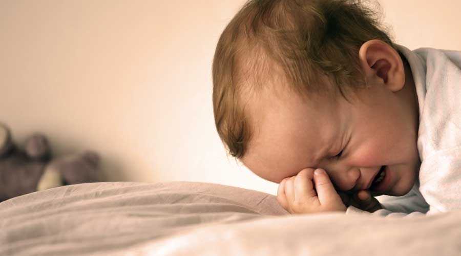 Ребенок проснулся ночью и сильно плачет. Ребенок плачет во сне. Ребенку 6 месяцев просыпается каждую ночь. Ребенок 11 месяцев просыпается ночью и сильно плачет.