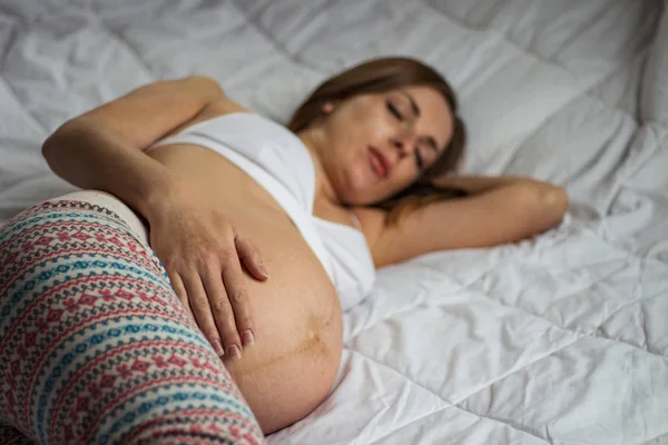 Спать на животе форум. Беременность спать на животе. Спящие беременные. Беременные спят на животе.