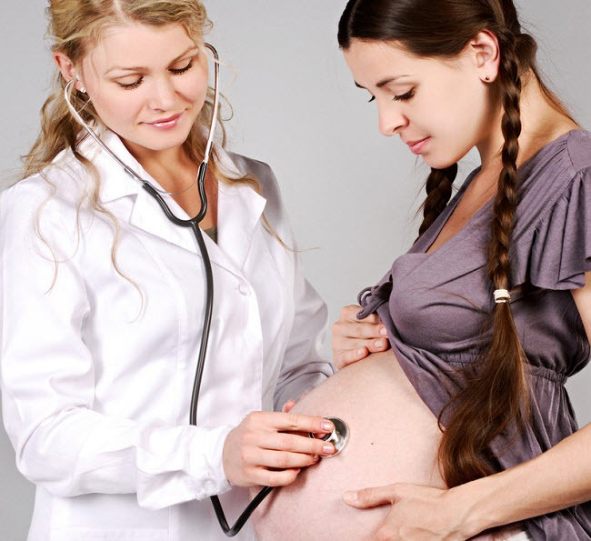 Беременность роды 18. Беременные женщины схватки. Беременные женщины рожают. Фотосессия беременных роды.