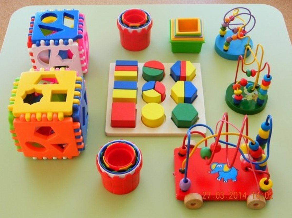 Нужны игры для развития. Сенсорика для детей. Дидактические игрушки. Игрушки для сенсорного развития. Сенсорные игрушки для детей раннего возраста.