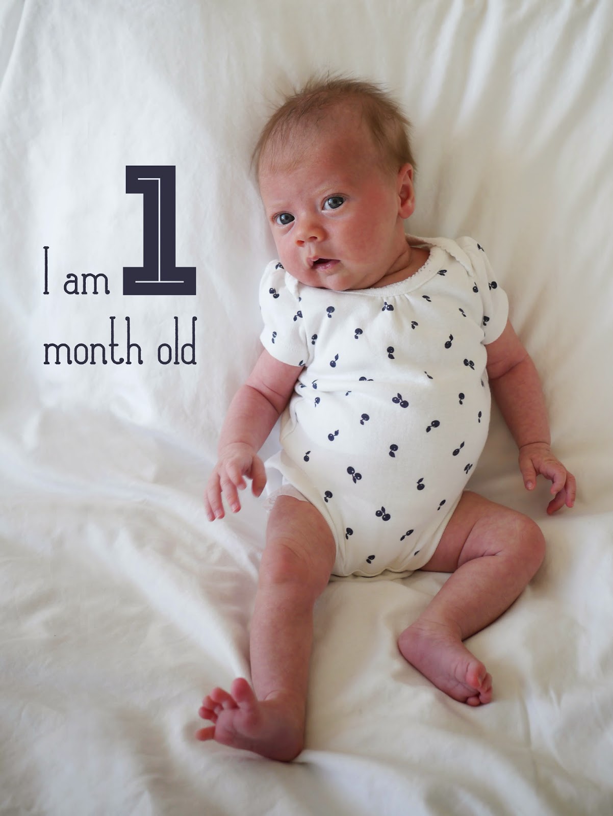 Малыши после месяца. Фотосессия в 1 месяц ребенка. 1 Месяц малышу. 1 Месяц ребенку девочке. Новорожденный 1 месяц.