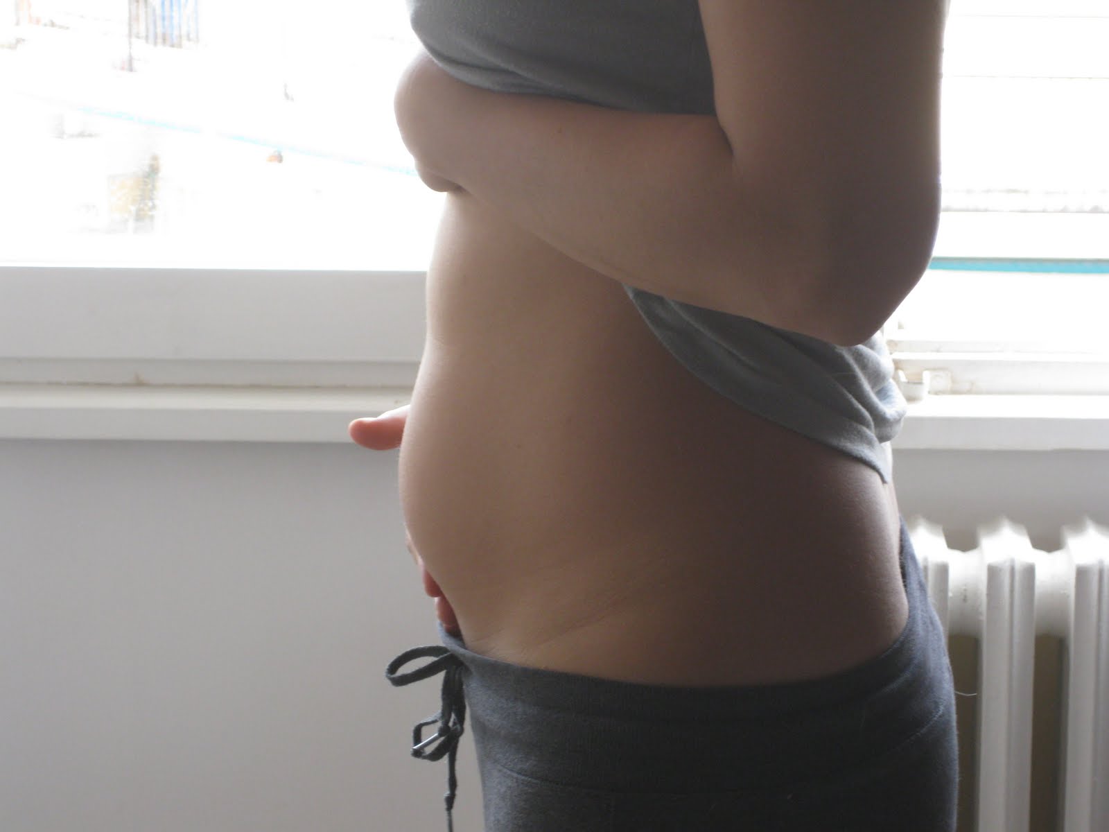 Болит живот 10 недель беременности. 11 Акушерская неделя беременности живот. 10 Акушерская неделя беременности живот. Животик на 10 неделе беременности. Живот на 9-10 неделе беременности.
