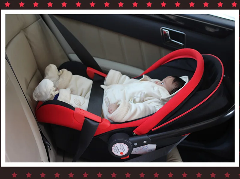 Нужна ли люлька. Автомобильная люлька для новорожденных. Автолюлька для новорожденных в машине. Люлька для младенца в машину. Люлька для перевозки новорожденных в автомобиле.