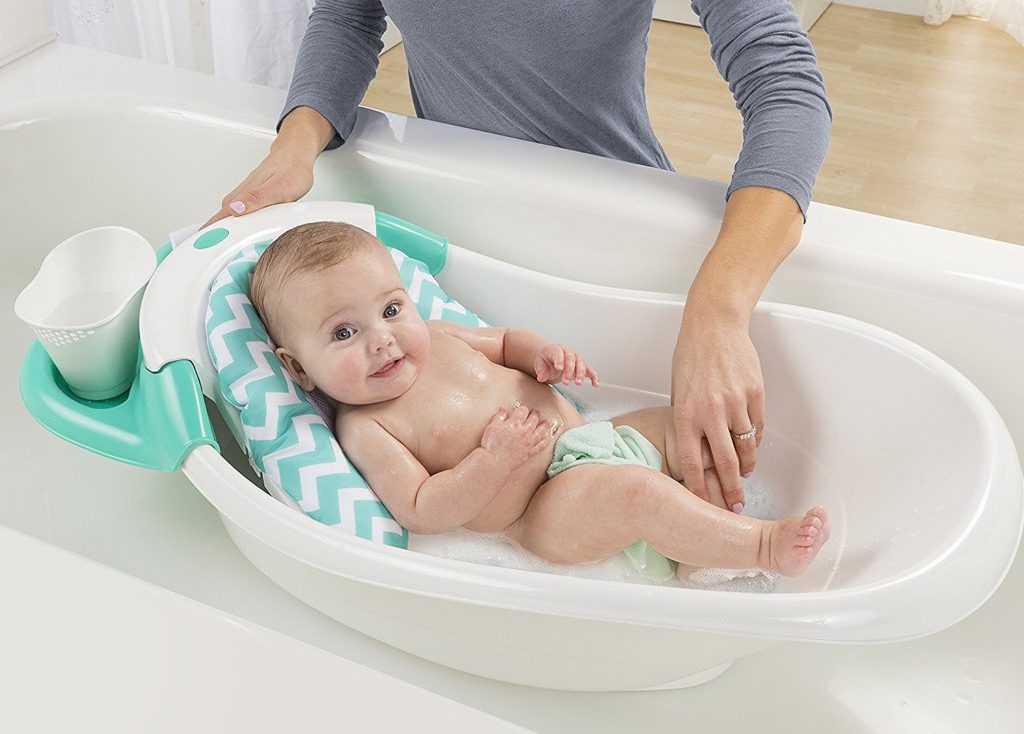 Как правильно купать новорожденного с кругом: Секреты безопасного водного досуга