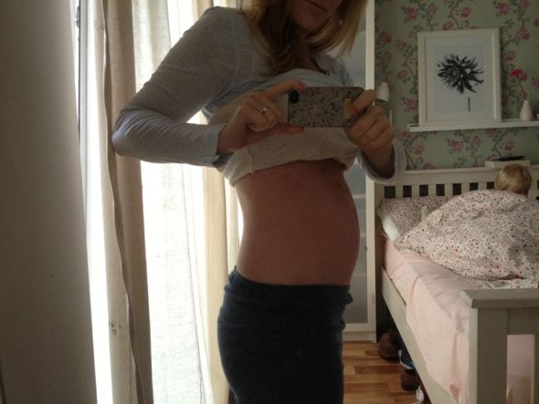 14 недель беременности живот. Живот на 14 неделе беременности. Небольшой животик в 14. Живот на 13 неделе беременности. Живот беременного подростка.