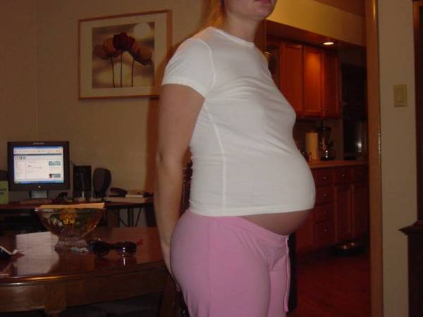 31 неделя тянет живот. Живот на 31 неделе беременности. Животик на 31 неделе беременности. Животик беременной в 31 неделю. Живот на 31 неделе беременности фото.