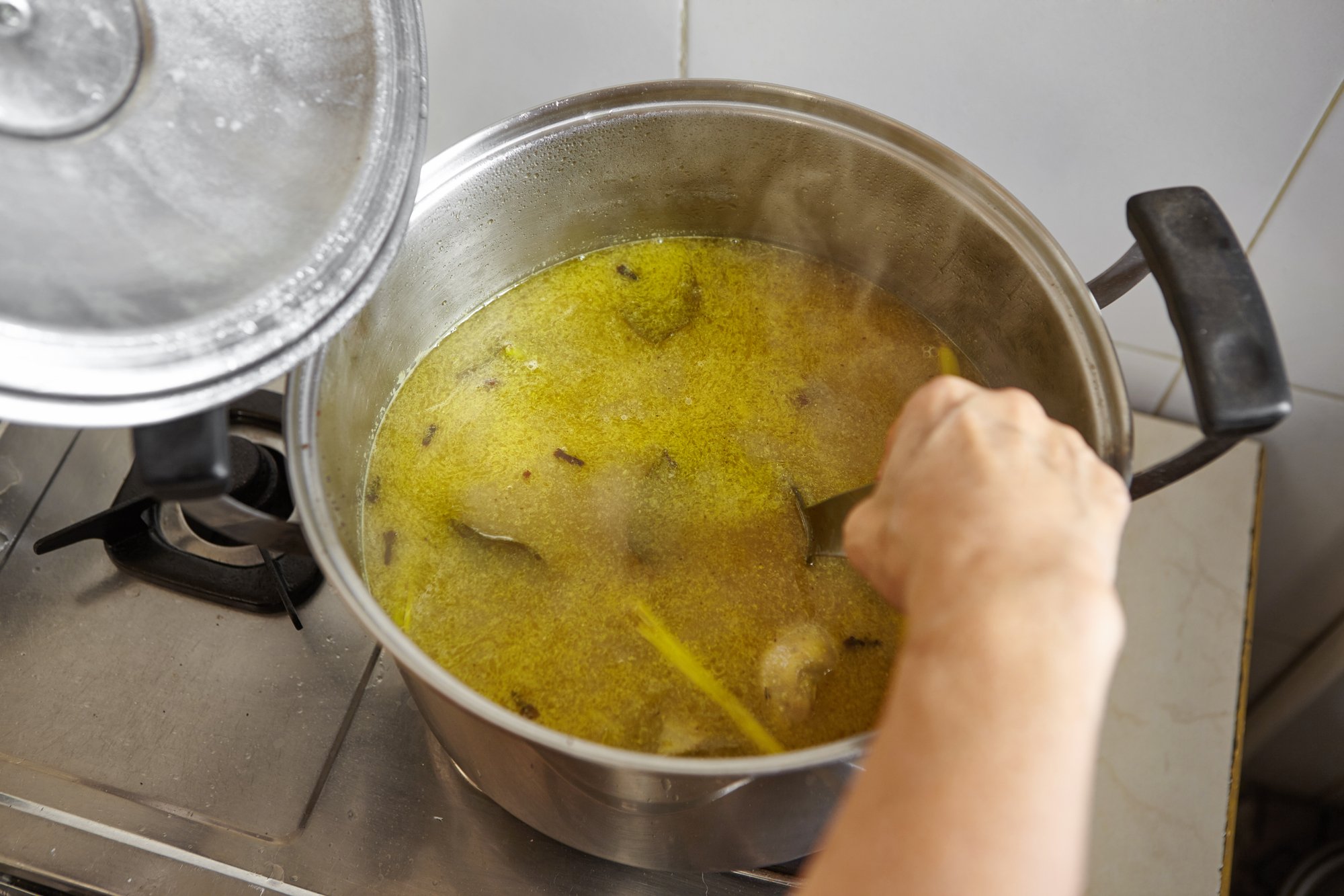 Как избавиться от жира в супе: Секреты здорового и вкусного бульона