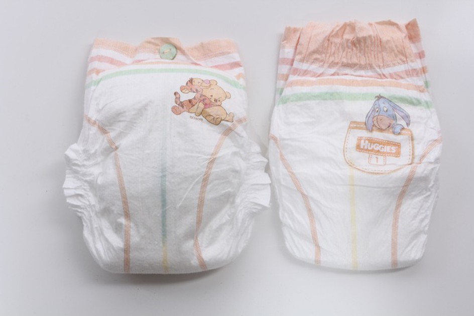 Подгузники для новорожденных мальчиков. Новорожденный в подгузнике. Подгузники для новорожденных девочек.