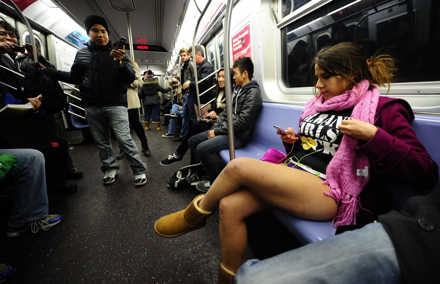 азиатки в метро смотреть онлайн фото 28