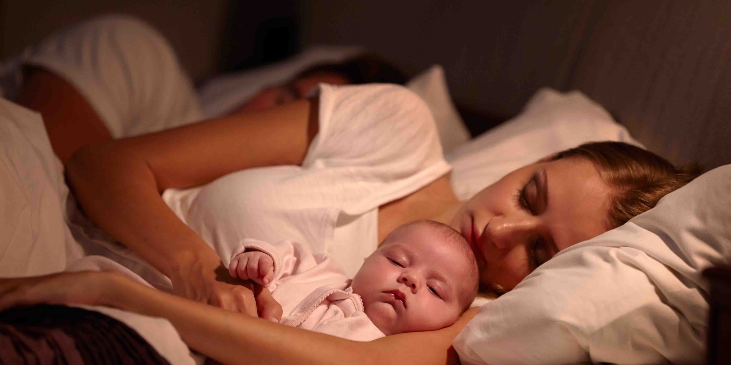 Спать вместе без. Совместный сон с ребенком. Сон с новорожденным ребенком.