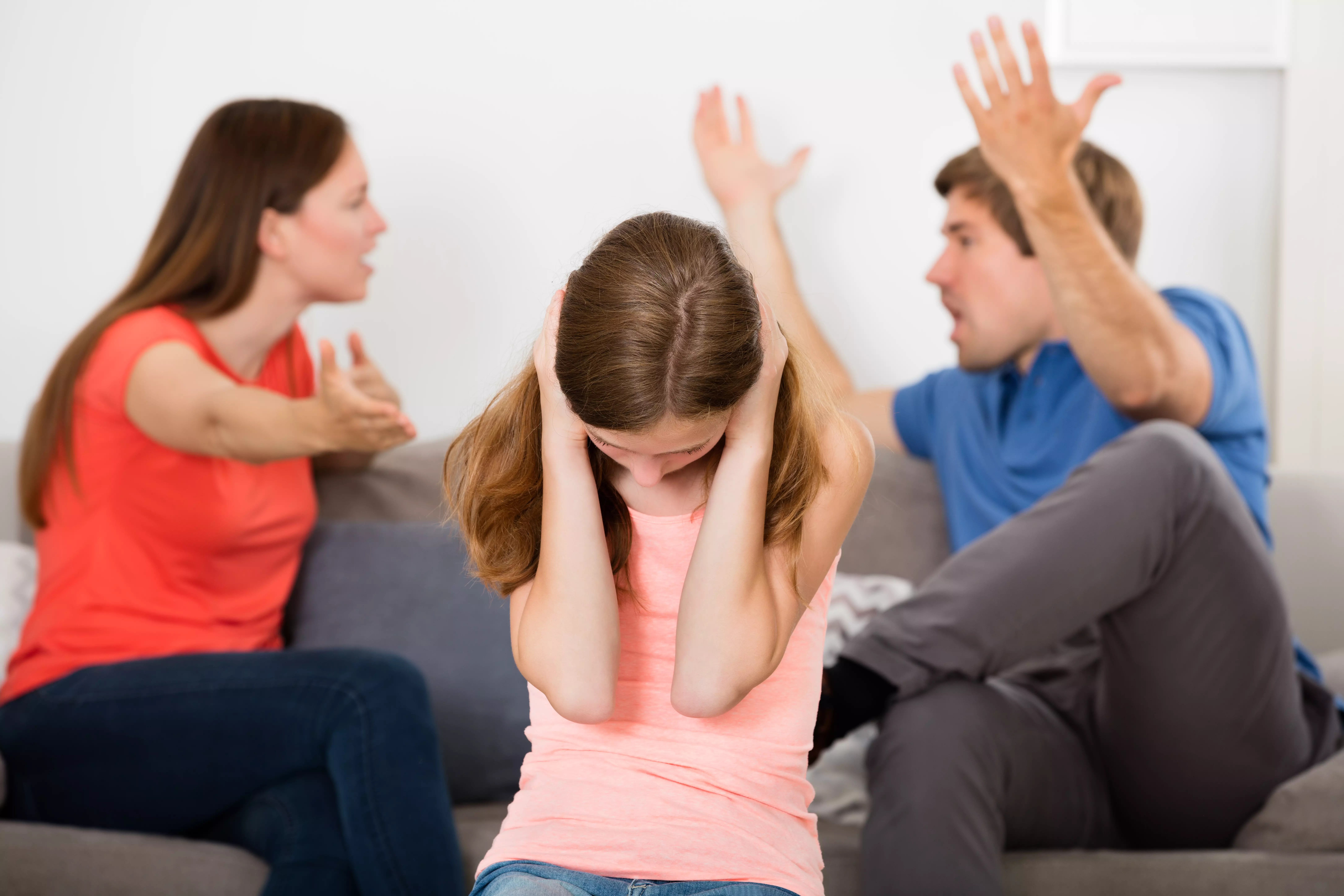 Как преодолеть семейные конфликты: Путь к гармонии и взаимопониманию