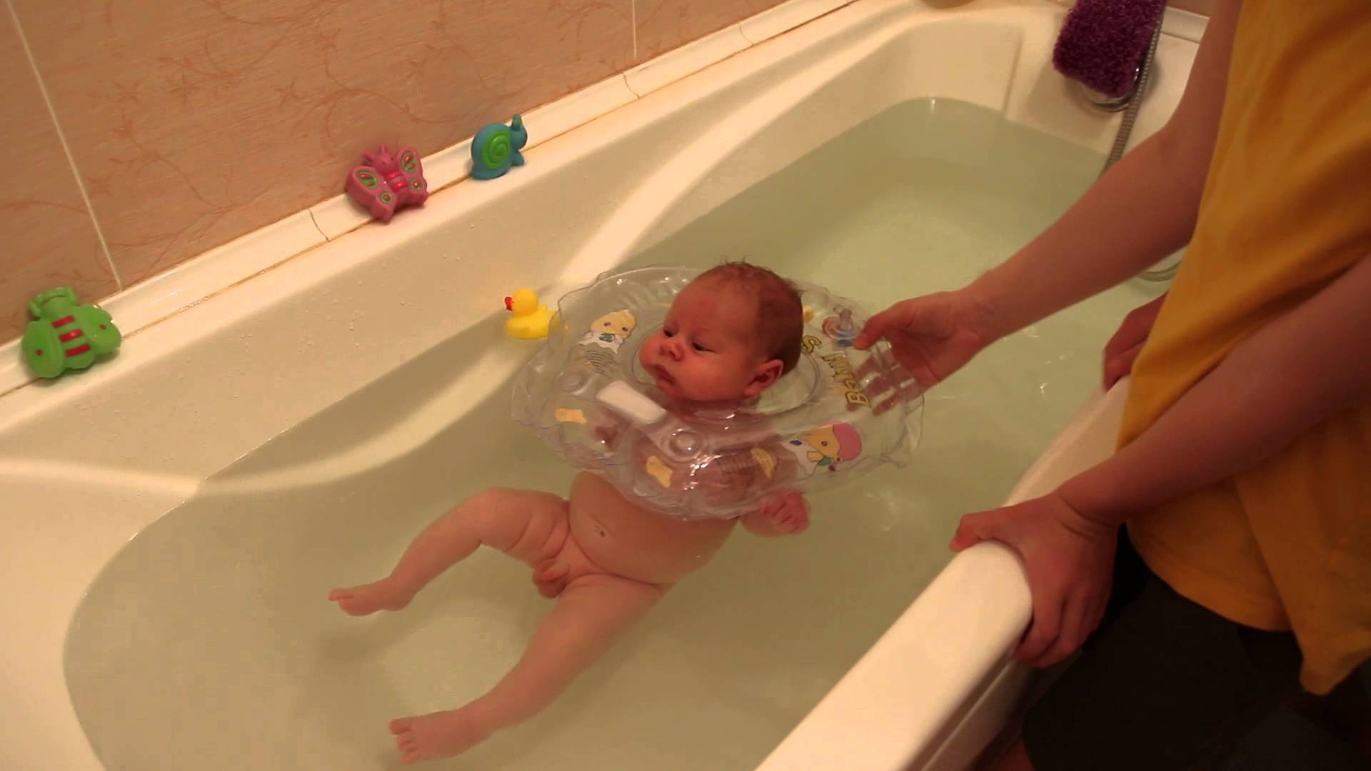 Как правильно купать новорожденного с кругом: Секреты безопасного водного досуга