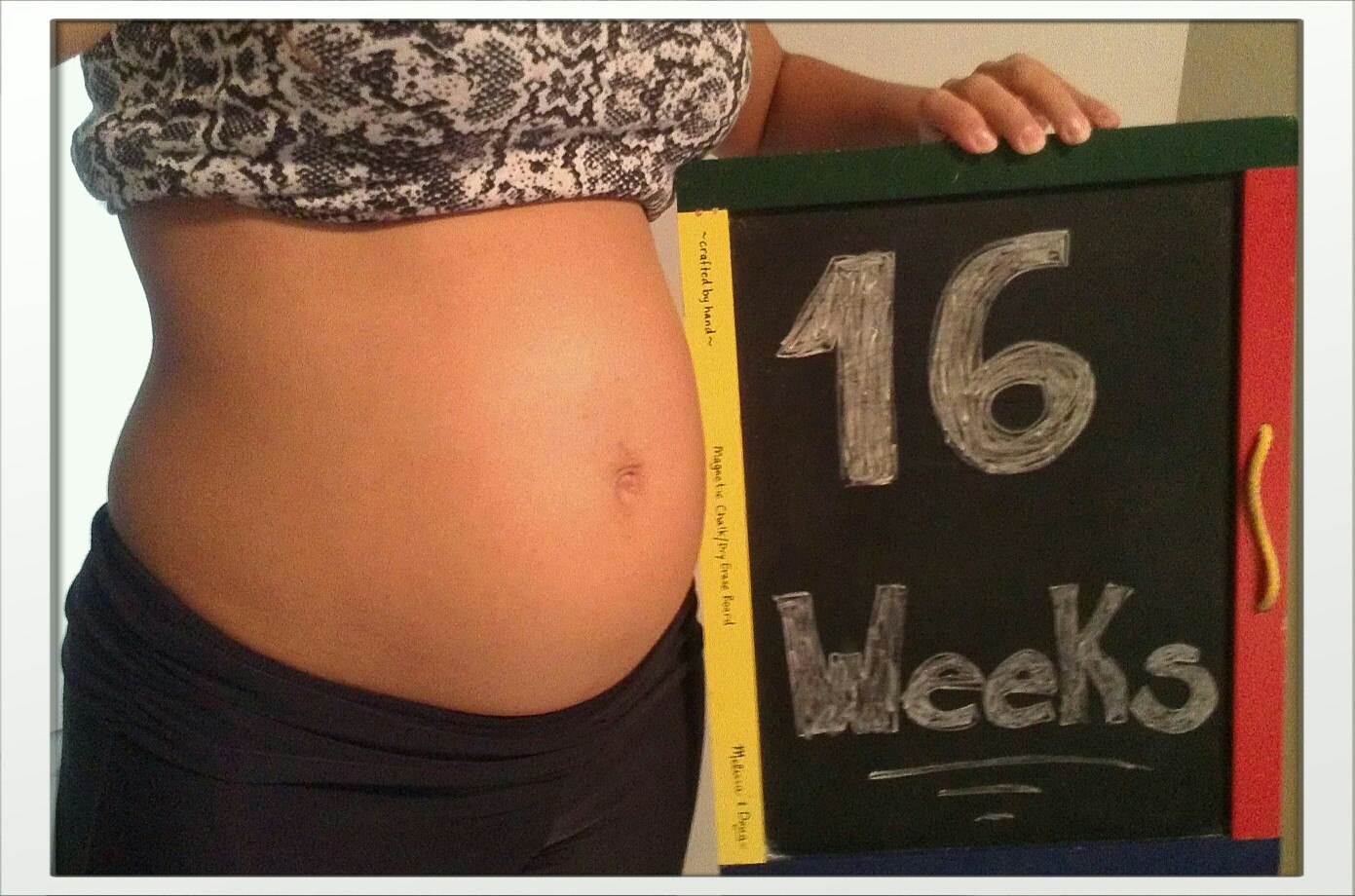 Тянет живот на 16. Животик на 16 неделе. Живот беременной в 16 недель. Живот на 16 неделе беременности двойней.