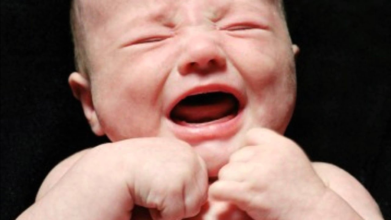 Звук плачущего младенца. Младенец плачет. Плачущий новорожденный. Синий плач у новорожденного. Недели беспокойства ребенка.