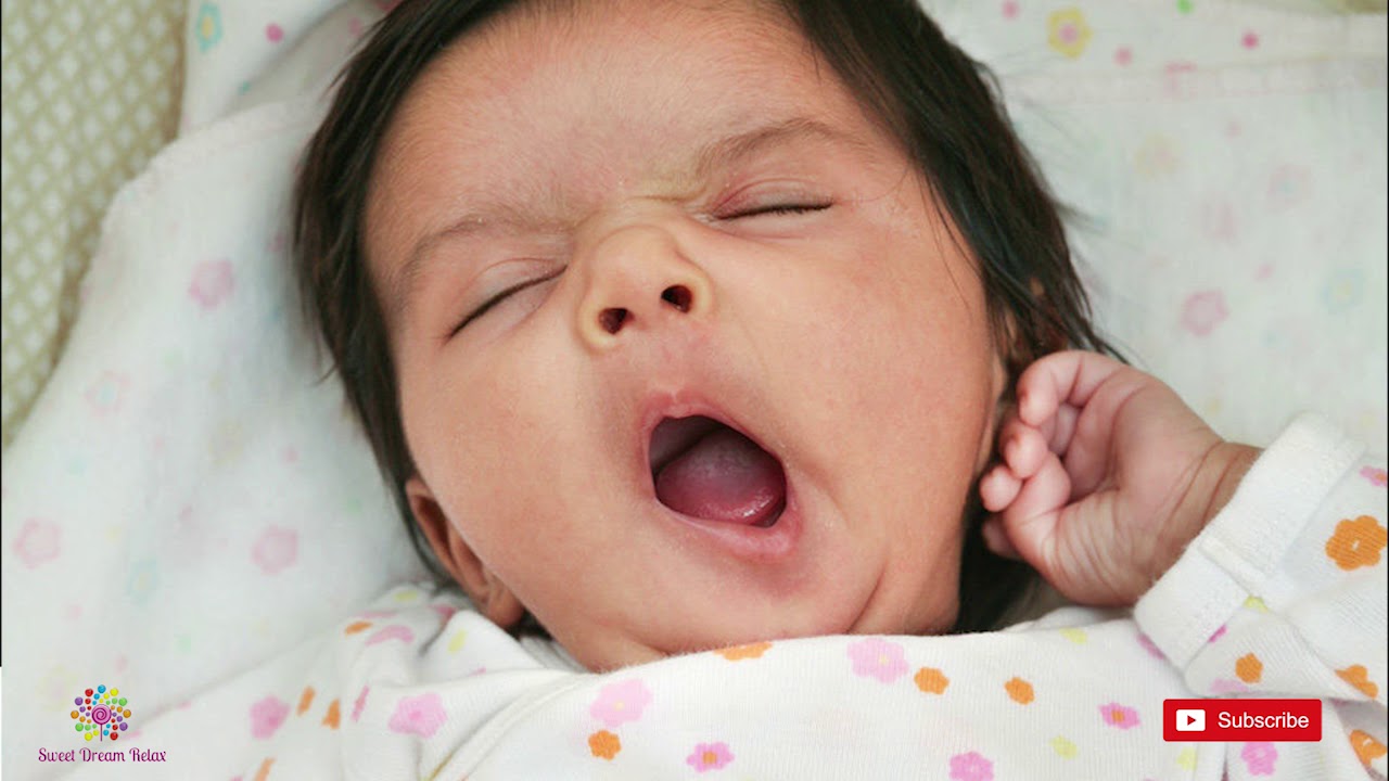 Ребенок 2 5 плохо засыпает. Грудничок высовывает язык.
