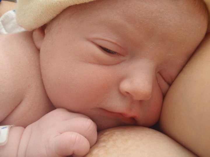 Малыш не наедается грудным. Breastfeeding Newborn Baby.