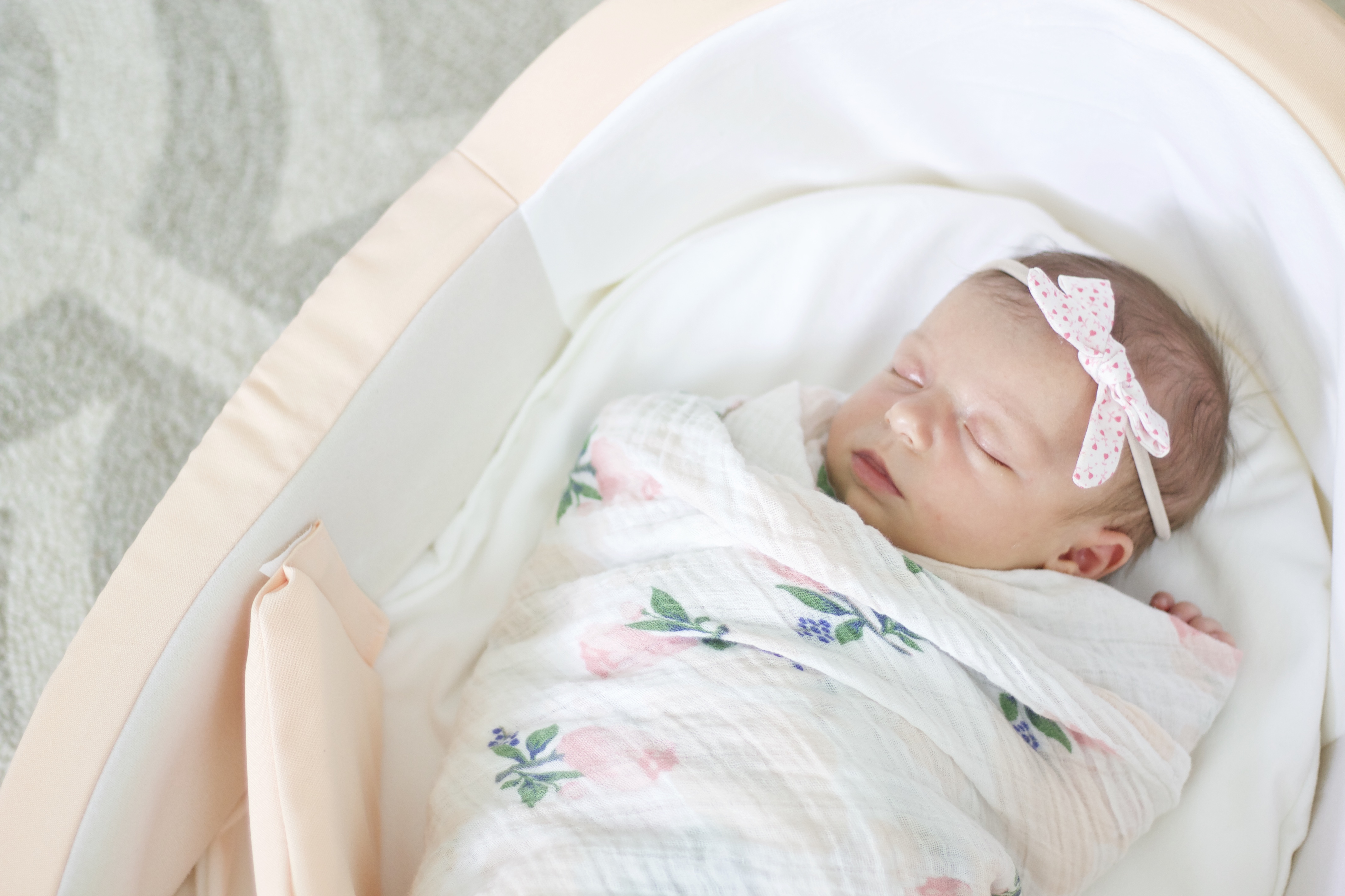 Укладывание новорожденного спать