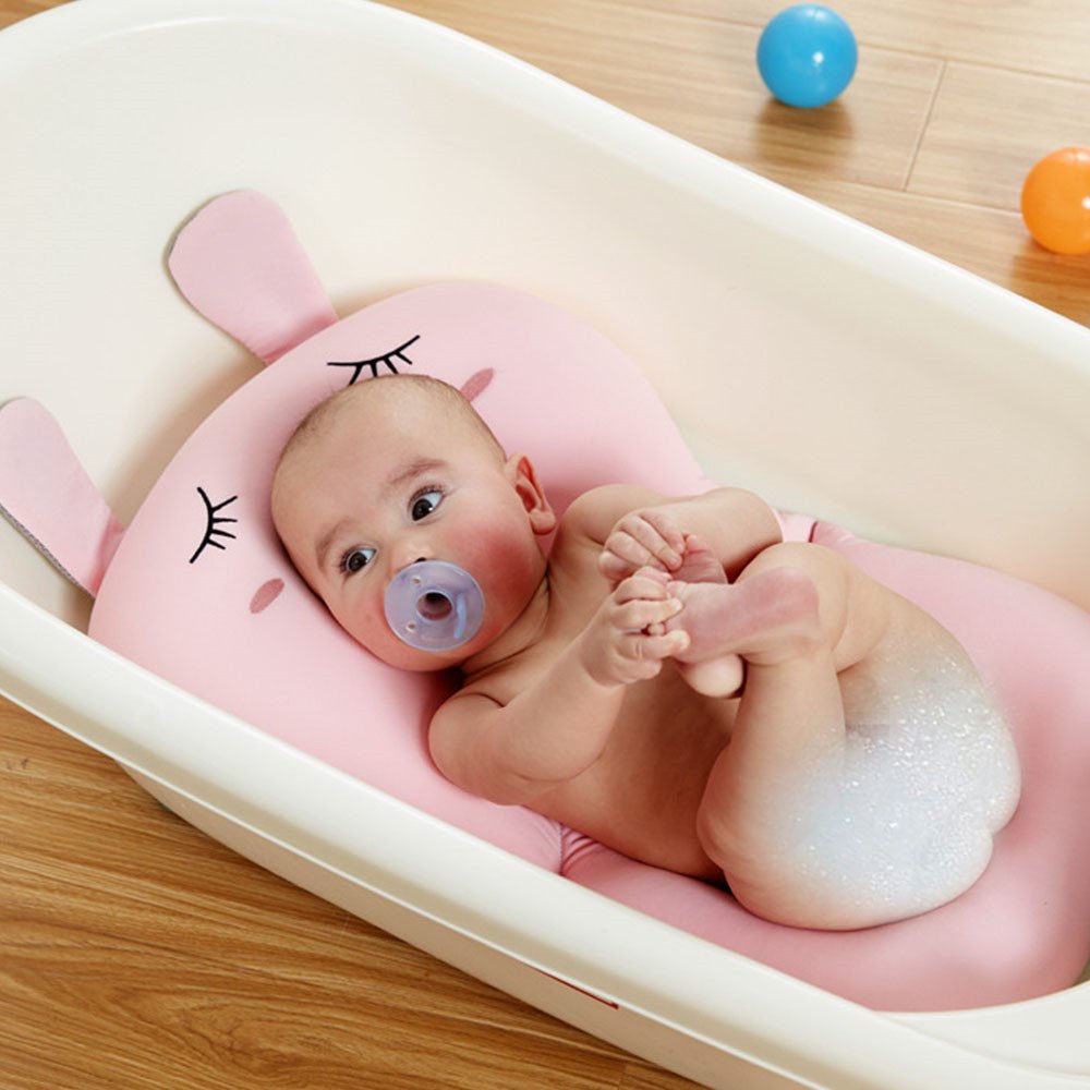 Какую ванночку купить. Ванночка для новорожденных. Ванночка для купания новорожденных. Ванна для купания новорожденных. Ванная для младенцев.