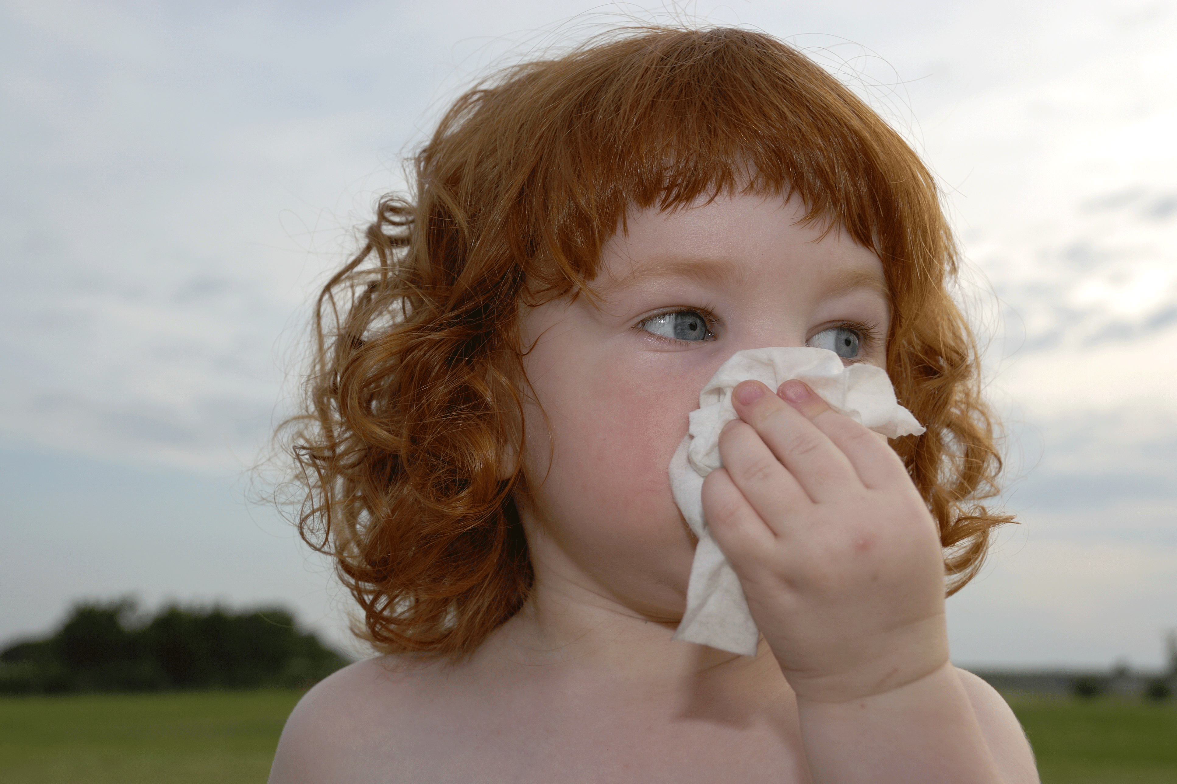 У детей 1 воздух. Аллергия картинки для детей. Сморкание.