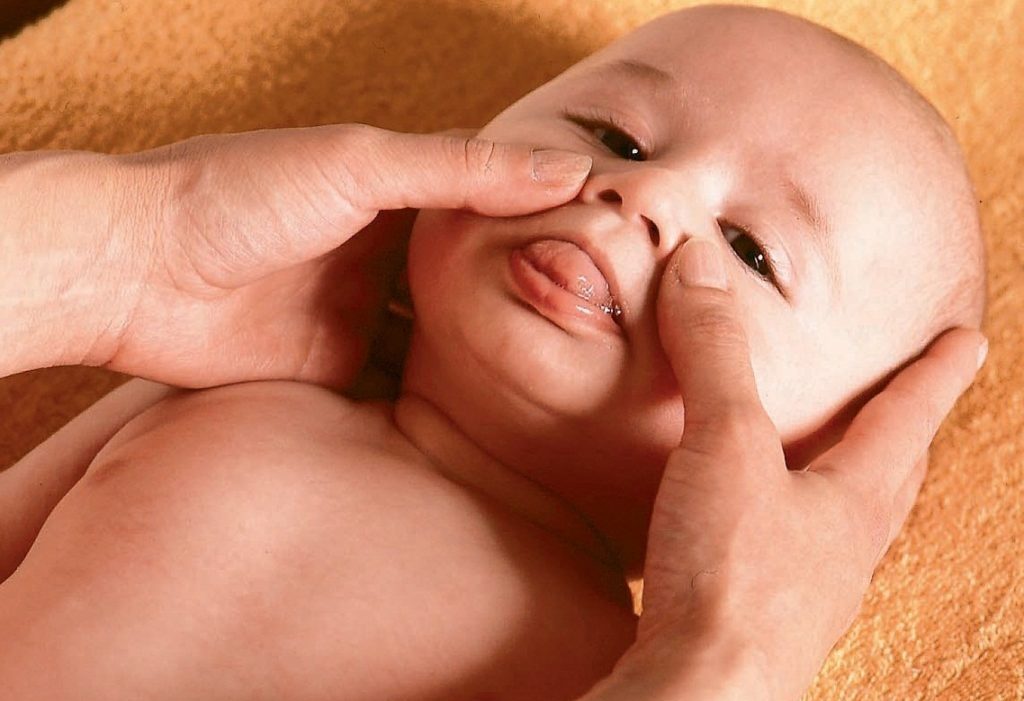 Как облегчить дыхание грудничка при заложенном носе: Эффективные методы для родителей