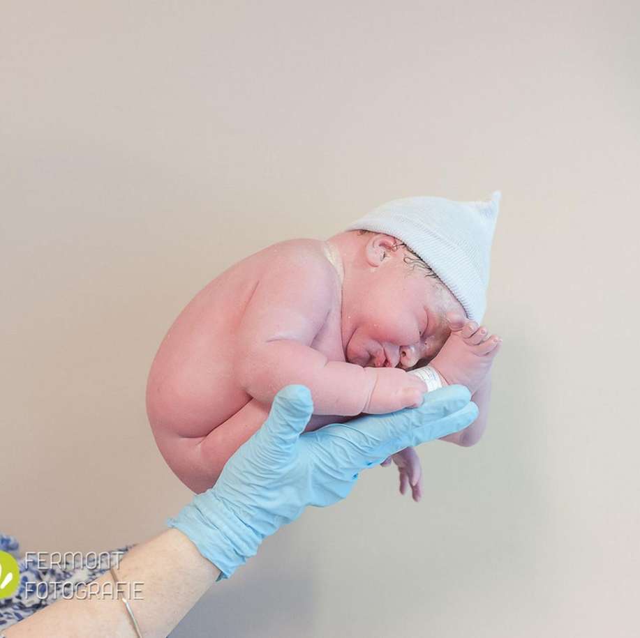 Фото новорожденных из роддома мальчиков