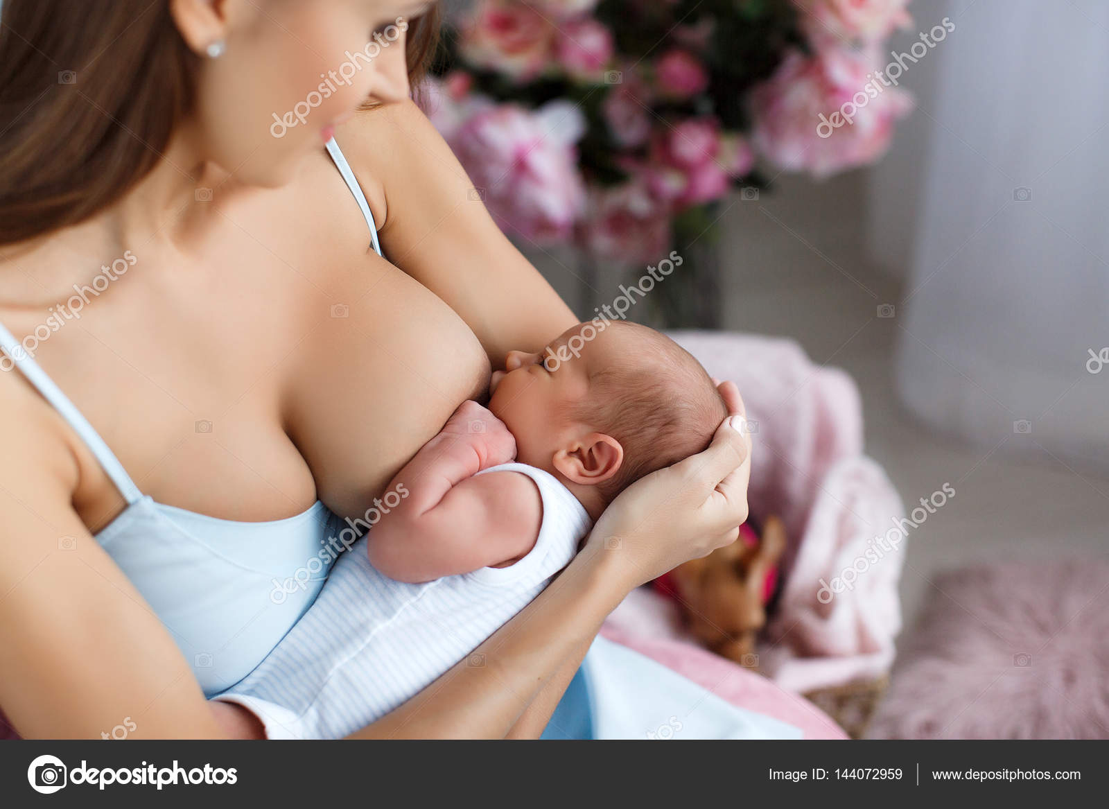 колет грудь кормящая мама фото 16