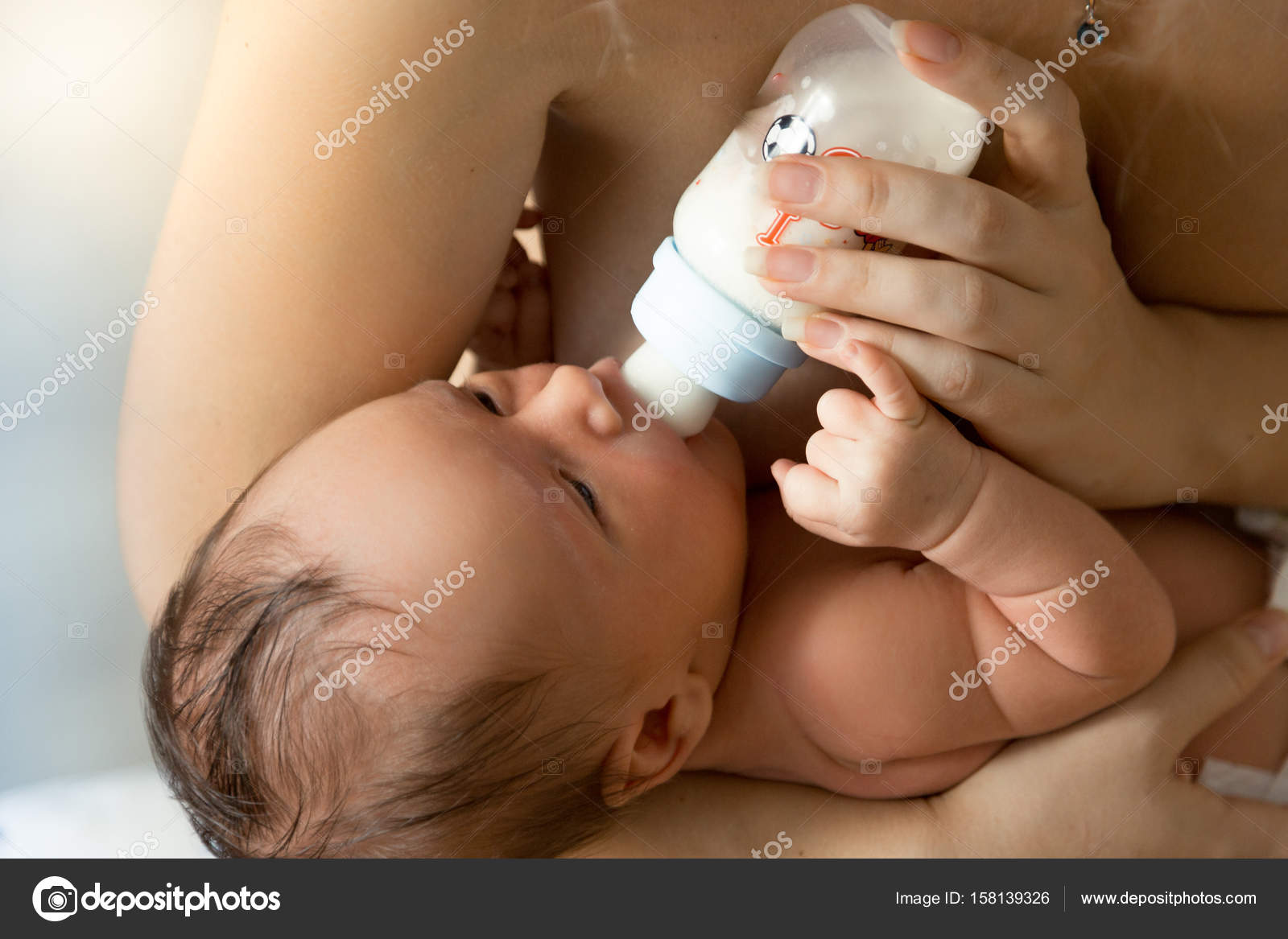 Как делают вскармливании. Искусственное вскармливание. Вскармливание искусственным молоком. Бутылочка для кормления. Искусственное вскармливание новорожденного.