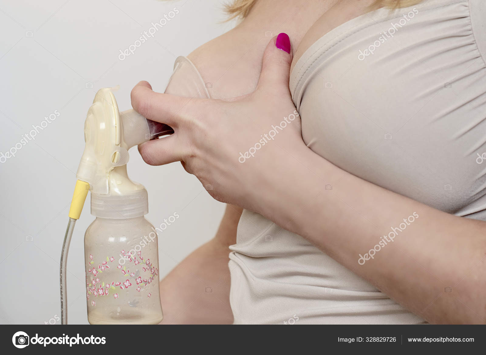 когда у женщин в груди молоко фото 99