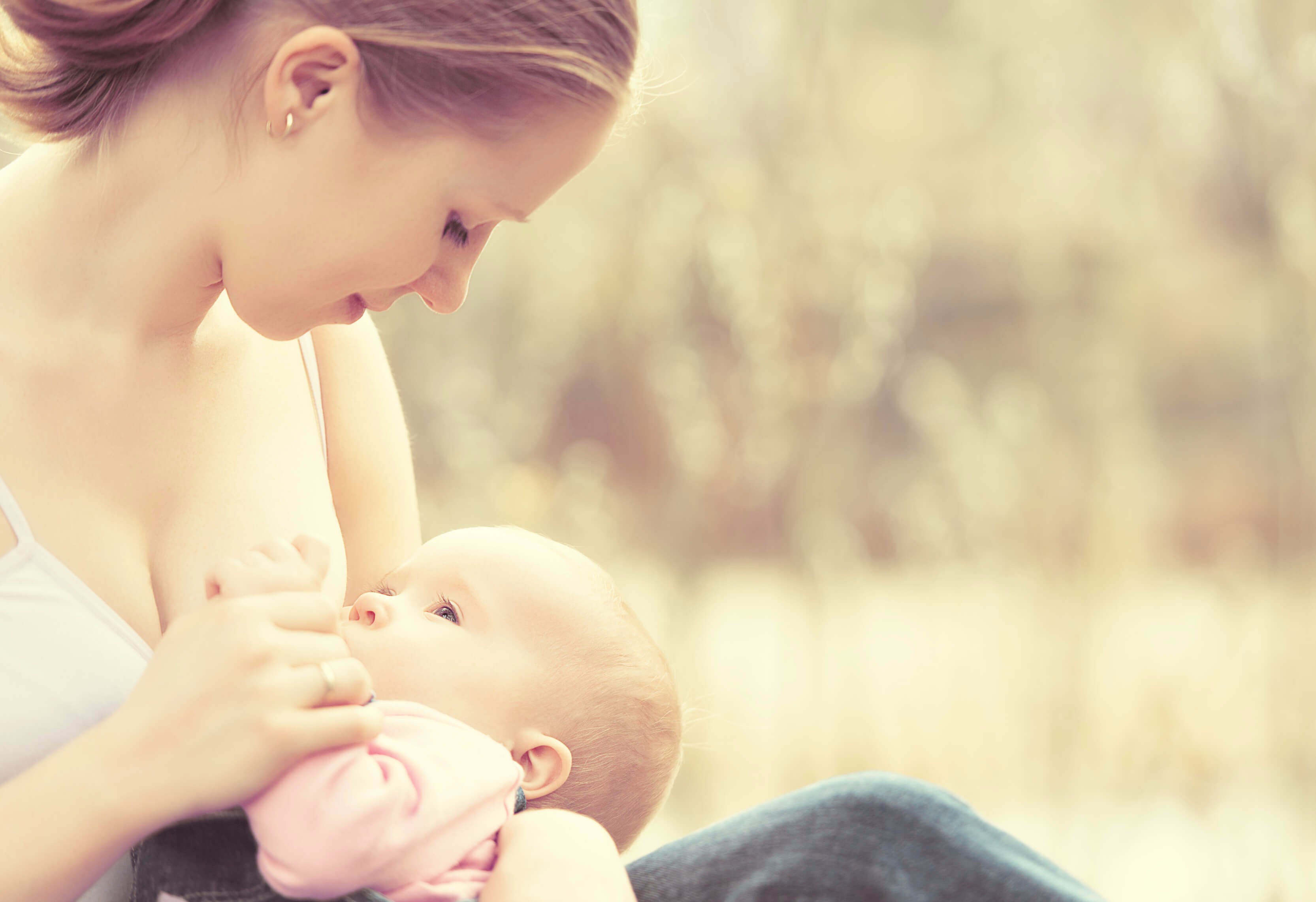 Breastfeeding instagram. Кормление грудью. Мама с младенцем. Грудное вскармливание. Мама и малыш грудное вскармливание.