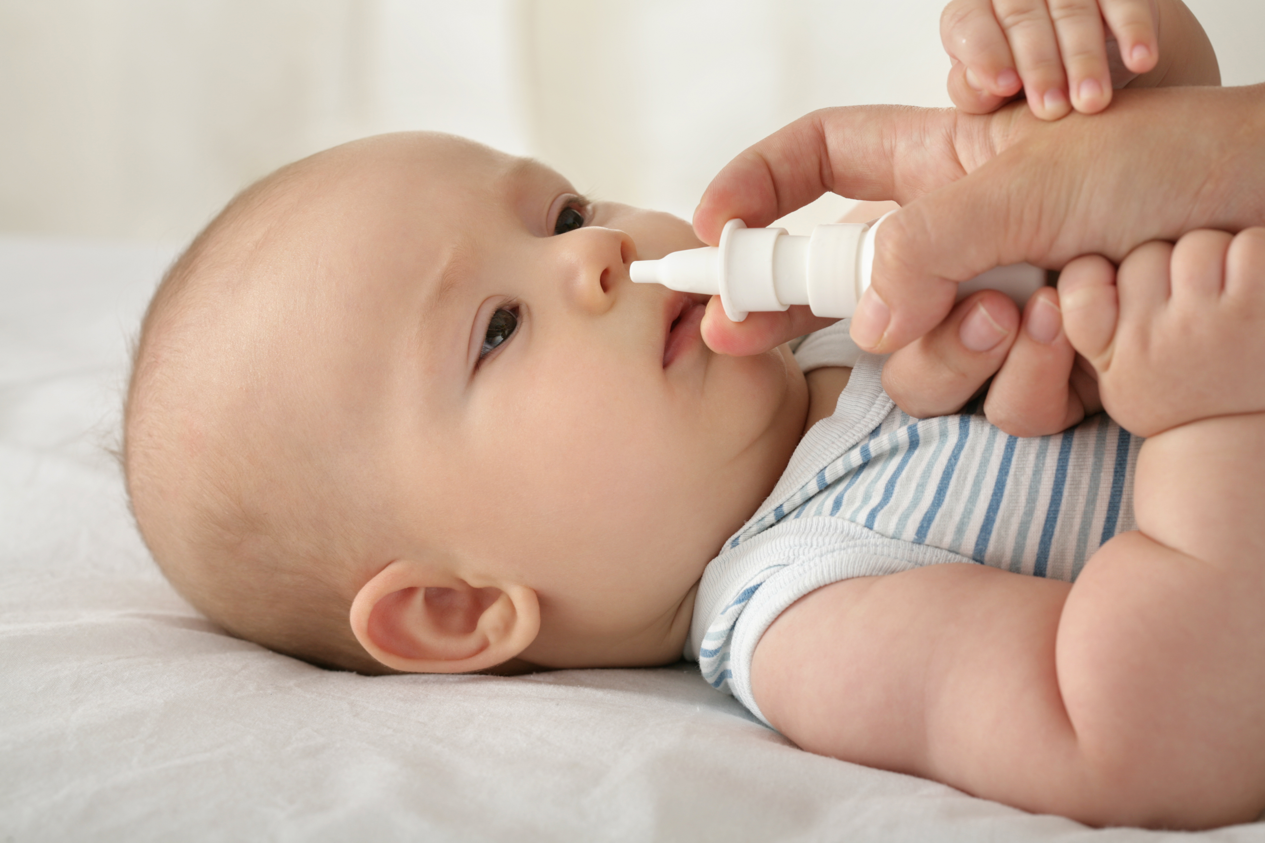 Ребенку 6 месяцев сопли кашель. Капли в нос новорожденному. Капли в нос для детей. Для насморка для детей новорожденных.